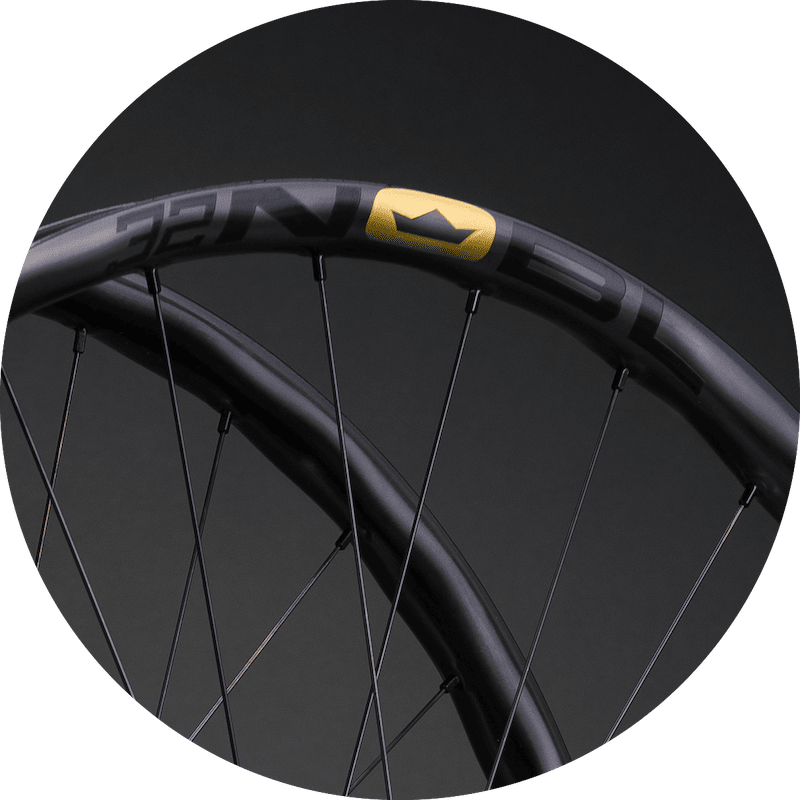 TR32_black